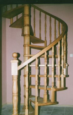 Лестница деревянная винтовая